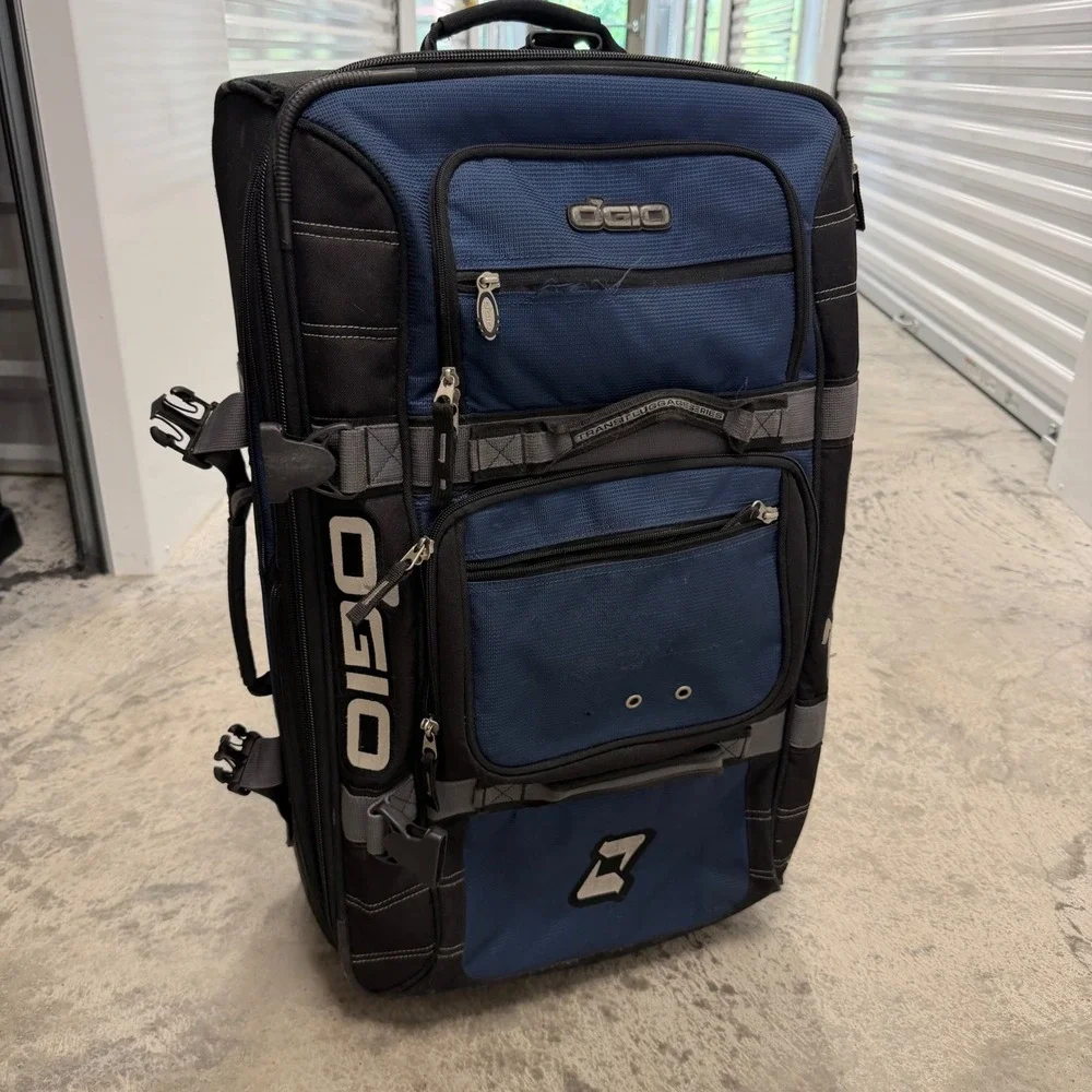 OGIO Suitcase Transit Large Blue Black Good Rolling Bag 28